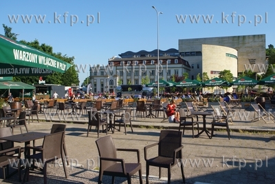 Gdynia. Strefa kulturalno - gastronomiczna  na placu...