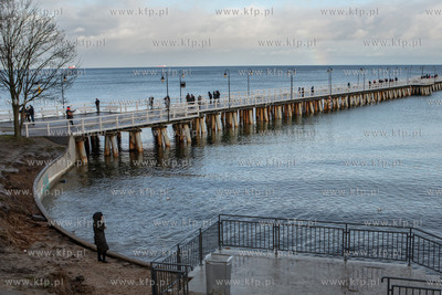Gdynia  Orłowo. Morze znowu zabrało plażę w Orłowie....