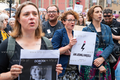Gdańsk, okolice Dworu Artusa. Ani Jednej Więcej!...