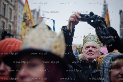 Gdansk. Orszak Trzech Kroli na ulicach Glownego Miasta....