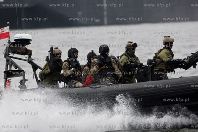 Gdynia. Skwer Kosciuszki. Festyn i pokazy zorganizowany...