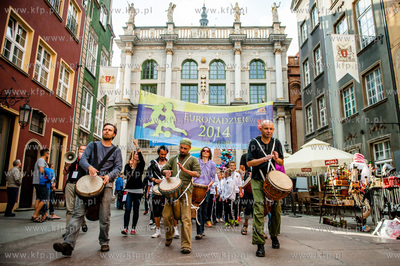 Gdansk. Ul. Dluga. Parad zawodnikow uczestniczacych...