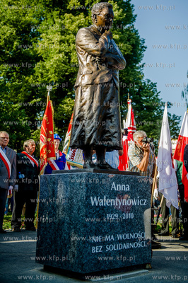 Gdansk. Wrzeszcz. Uroczystosc odslaniecia pomnika tragicznie...