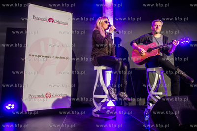 Sopot. Zatoka Sztuki. Charytatywne spotkanie z piosenkarką...