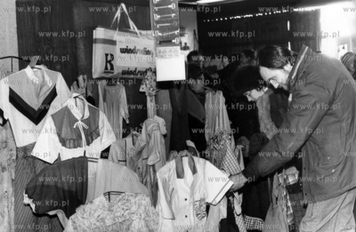 Gielda wyrobow rzemiesniczych w gdanskiej hali Olivia....