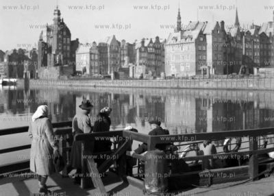 Przystań promowa na Motławie w Gdańsku, widok od...