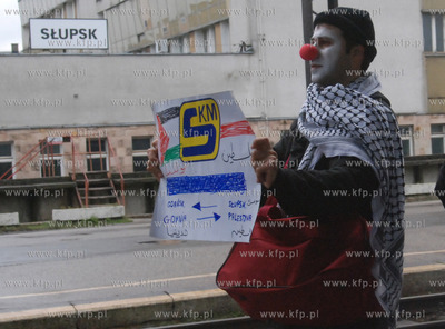 Grupa mlodych Palestynczykow bioraca udzial w programie...