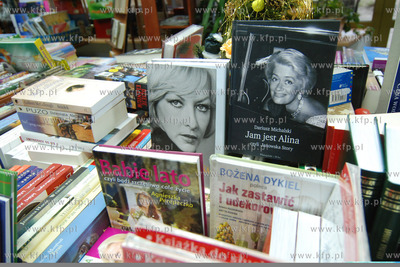 W ksiegarniach pojawila sie biografia Aliny Janowskiej,...