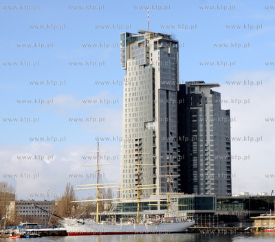 Gdynia. Ponad 140-metrowy apartamentowiec SEA TOWERS...