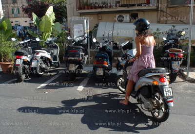 Italia pd. skuter Vespa legenda motoryzacji wloskiej....