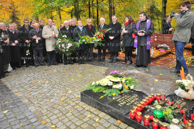 Cmentarz witominski w Gdyni. Przewodniczacy Europarlamentu...