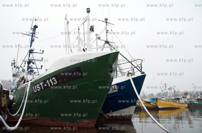 Port morski w Ustce pokryty pierwszym sniegiem.27.11.2010Fot....