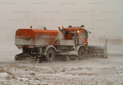 Gdansk, Rebiechowo. Akcja zima w Porcie Lotniczym Gdansk...