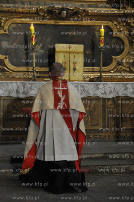 Nabozenstwo meki Panskiej w Wielki Piatek w Katedrze...