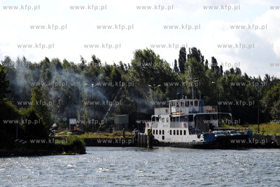 Gdansk. Prom kursujacy miedzy Nowym Porcie a Wisloujsciem.
09.08.2011

fot....