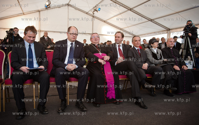 Uroczyste poswiecenie i wmurowanie kamienia wegielnego...