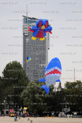 Przepiekne latawce wielkie i mniejsze krolowaly na...