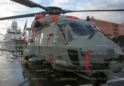 Zwiedzanie okretow NATO, bioracych udzial w manewrach...