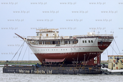 Transport kadluba do portu wewnetrzego w Gdansku szkolnego...
