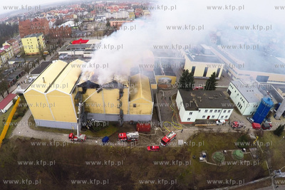 Pozar jeden z hal produkcyjnych, gdzie przechowywane...