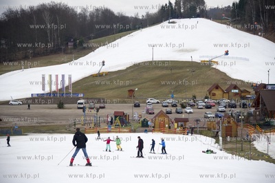 Koszałkowo. Stok narciarski i wyciąg na zboczach...