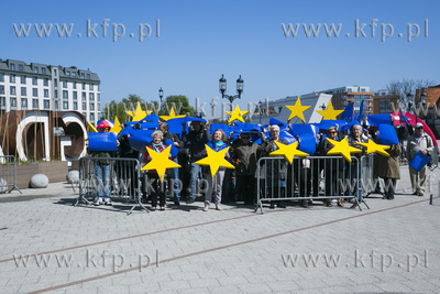 Żywa flaga Unii Europejskiej ułożona z okazji 15...