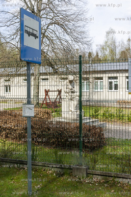 Na terenie Domu Pomocy Społecznej w Zaskoczynie stoi...