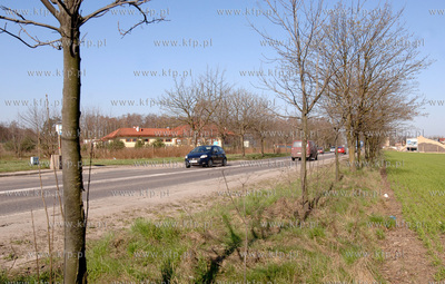 Gdansk Kokoszki. ul. Kartuska, w glebi restauracja...
