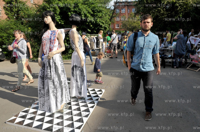 Streetwaves czyli artystyczna akcja miejska w Gdansku...