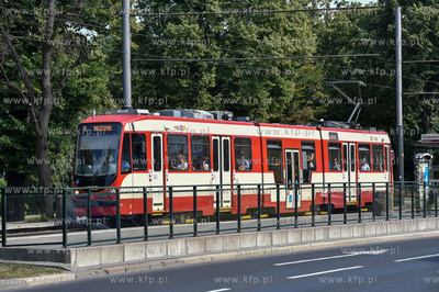 Tramwaj Düwag N8C na al. Zwycięstwa w Gdańsku. 11.07.2018...