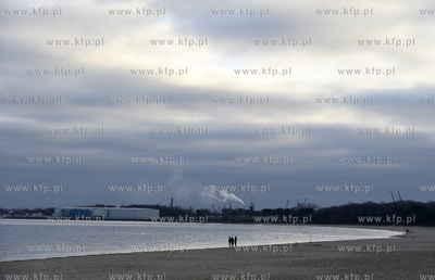 Gdańsk-Brzeźno. Plaża zimą w sobotni poranek. 29.12.2018...