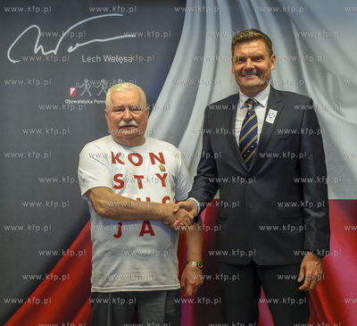 Zdjęcie Adama Korola z prezydentem Lechem Wałęsą....