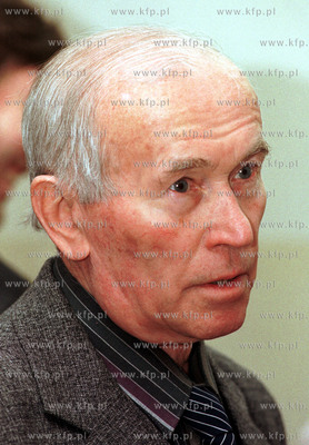 Proces grudnia 70. Stanislaw Kruczek przed sala rozpraw...