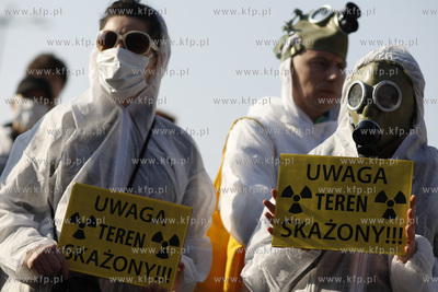 Gdansk. Protest przeciwnikow budowy elektrowni atomowej...