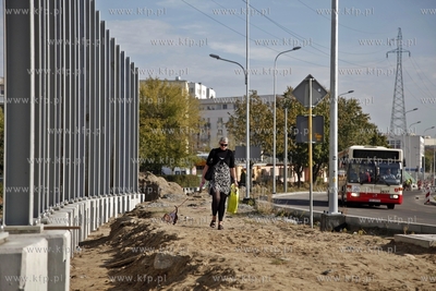Gdansk. Budowa Trasy Slowackiego. Montaz ekranow dzwiekkochlonnych...