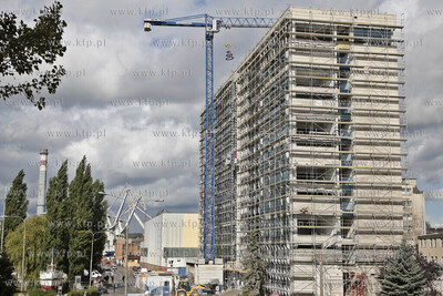 Uroczyste zawieszenie wiechy na modernizowanym biurowcu...