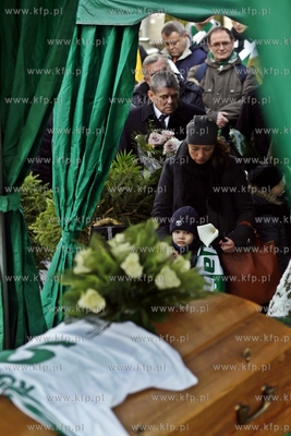 Cmentarz garnizonowy w Gdansku. Pogrzeb pilkarza i...