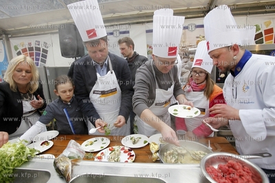 Wielki Show Kulinarny na Dlugim Targu w Gdansku. Wlodarze...