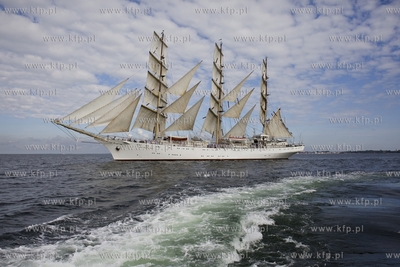 Powrót żaglowca Dar Młodzieży z ostatniej, tegorocznej,...