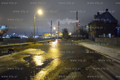 Zamknięta ul. Wiślna w gdańskiej Letnicy z powodu...