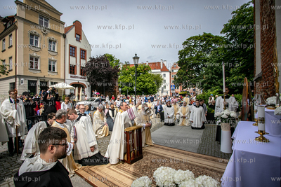 Główna procesja Bożego Ciała w Gdańsku. Nz,. abp....
