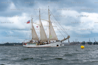 Zlot żaglowców Baltic Sail w Gdańsku. Parada jedostek...