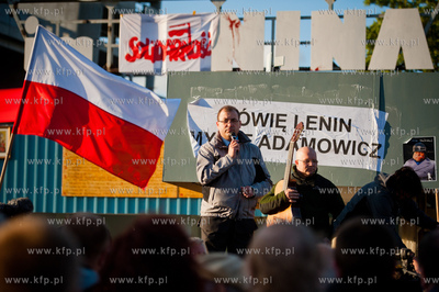 Gdansk. Happening przed Brama Historyczna nr 2 Stoczni...