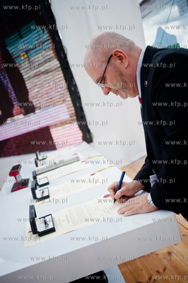 Gdansk. Rebiechowo. Uroczystosc wmurowania kamienia...