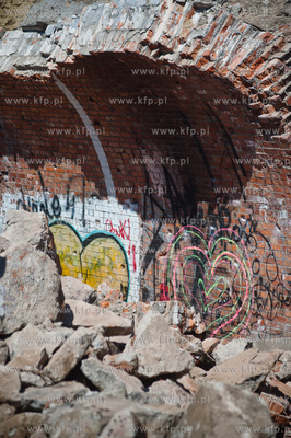 Gdansk. Wyburzanie wiaduktu przy ul. Ogrodowej, ktory...