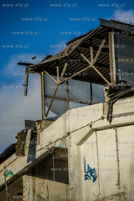 Gdansk. Tereny bylej Stoczni Gdansk. Wyburzenie budynku...