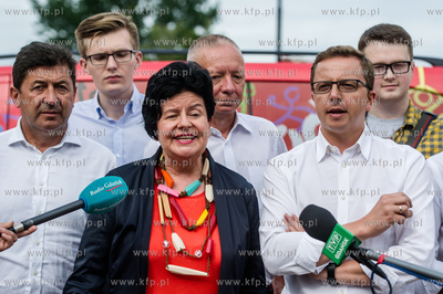 Gdansk. Szafarnia. Lato z SLD. Przedstawiciele Sojuszu...