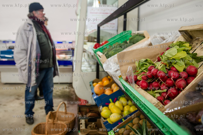 Gdansk. Hala postoczniowa przy ul. Doki 1. BioBazar...