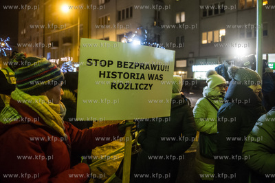 Gdynia. Pikieta Solidarnie dla Polski, zorganizowana...