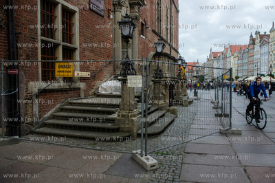 Gdańsk. Remont zabytkowego przedproża Ratusza Głównomiejskiego.
18.10.2017
fot....